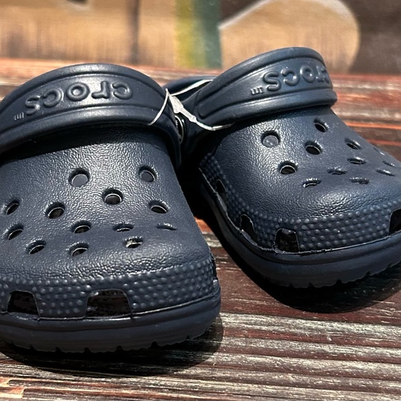 Crocs infant size 2-3 New - Picture 2 of 8